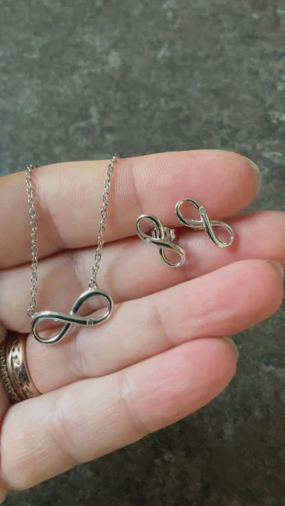 HOT DIAMONDS 925 Sterling Silver and Diamond Infinity necklace and earrings set in Hot Diamonds box