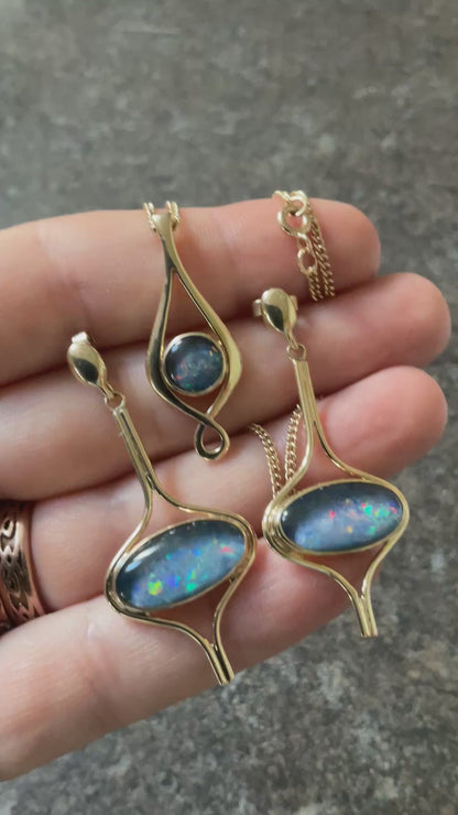 9ct Malcolm Grey ORTAK Opal 16” necklace & earrings in yellow gold original box
