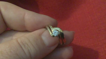 9ct diamond 0.25ct solitaire engagement ring & 9ct wedding ring size J1/2 yellow gold companion set