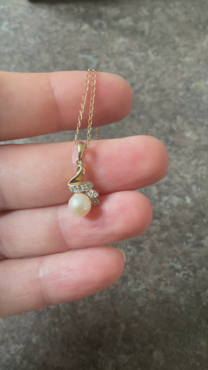 9ct Pearl and Diamond pendant necklace on 18" fine chain